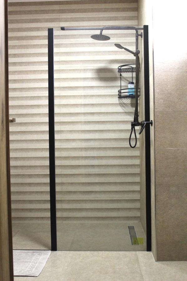 Apartman Sarah Appartement Oradea Buitenkant foto