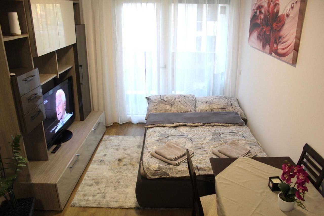 Apartman Sarah Appartement Oradea Buitenkant foto
