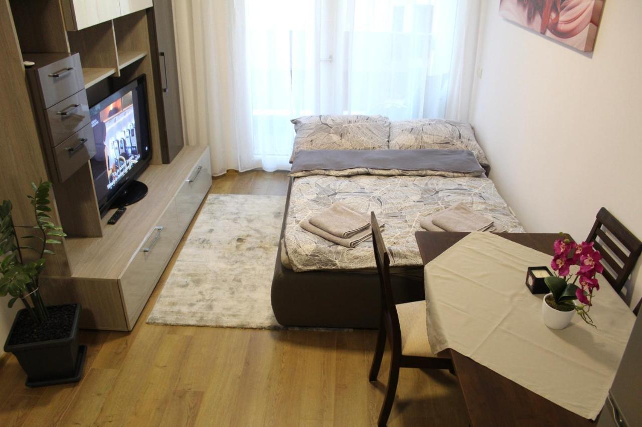 Apartman Sarah Appartement Oradea Buitenkant foto